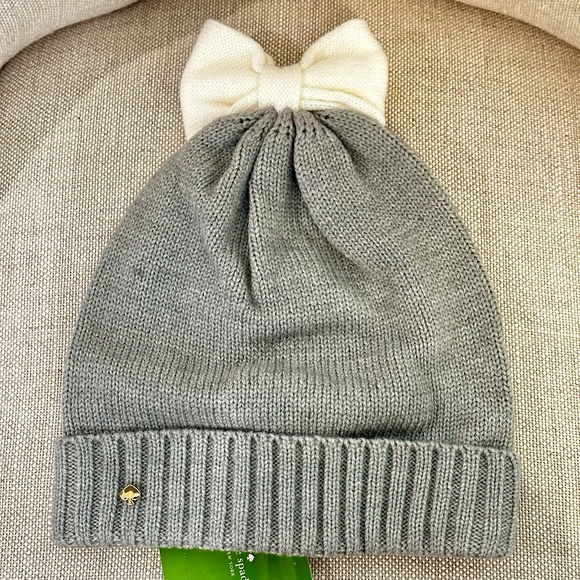NWT NEW Kate Spade Winter Knit Hat Colorblock Bow Beanie Gray White Bow One Size - Picture 1 of 4